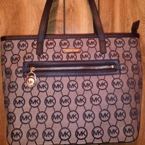 Micheal Kors Handbag